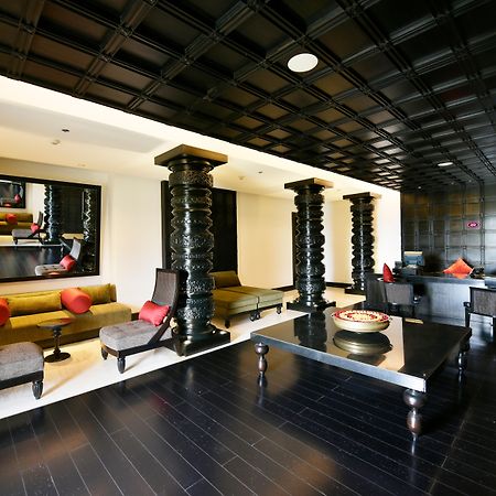 Crowne Plaza Kochi By Ihg Hotel Exterior foto The lobby of the Taj Bengal