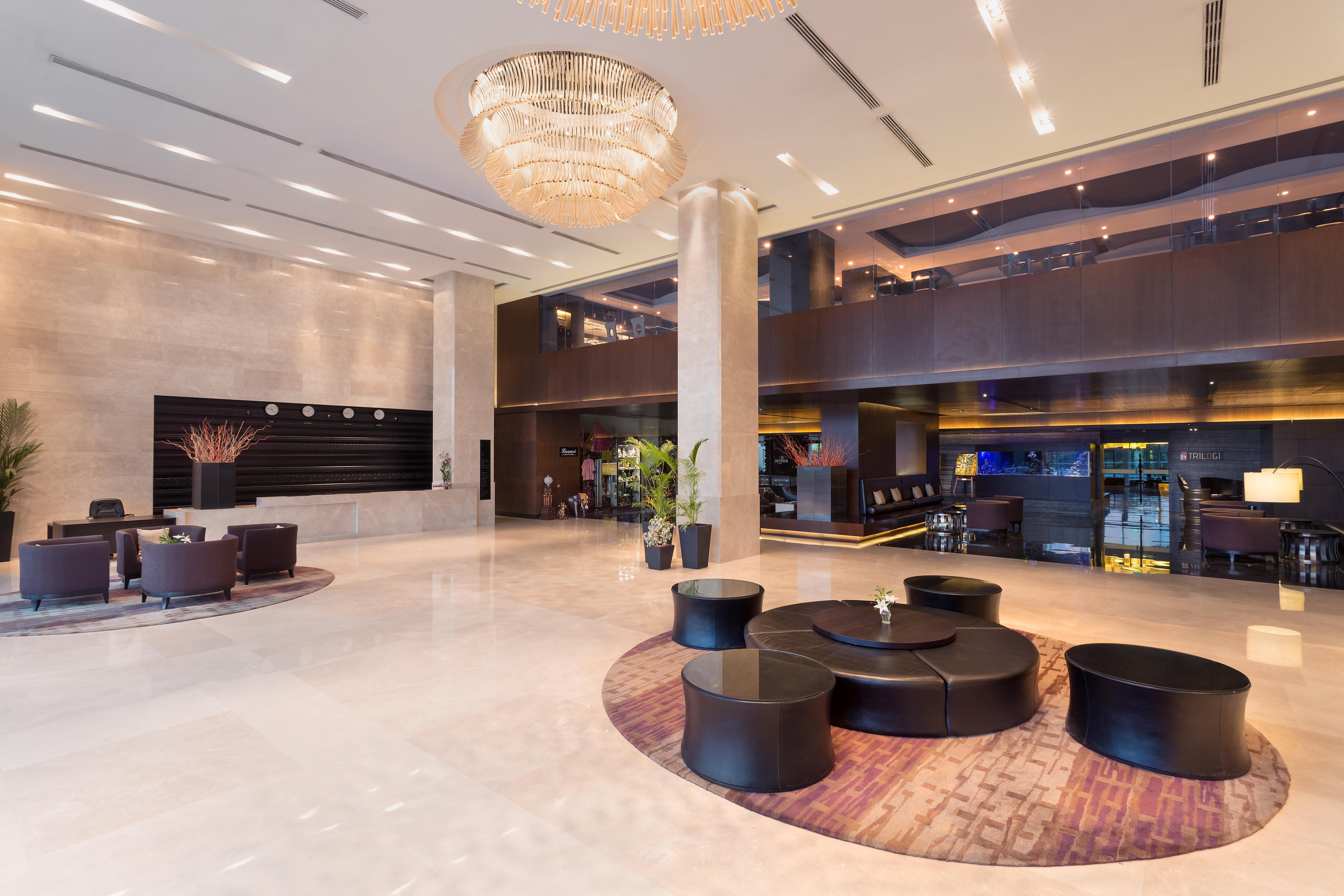 Crowne Plaza Kochi By Ihg Hotel Exterior foto Lobby