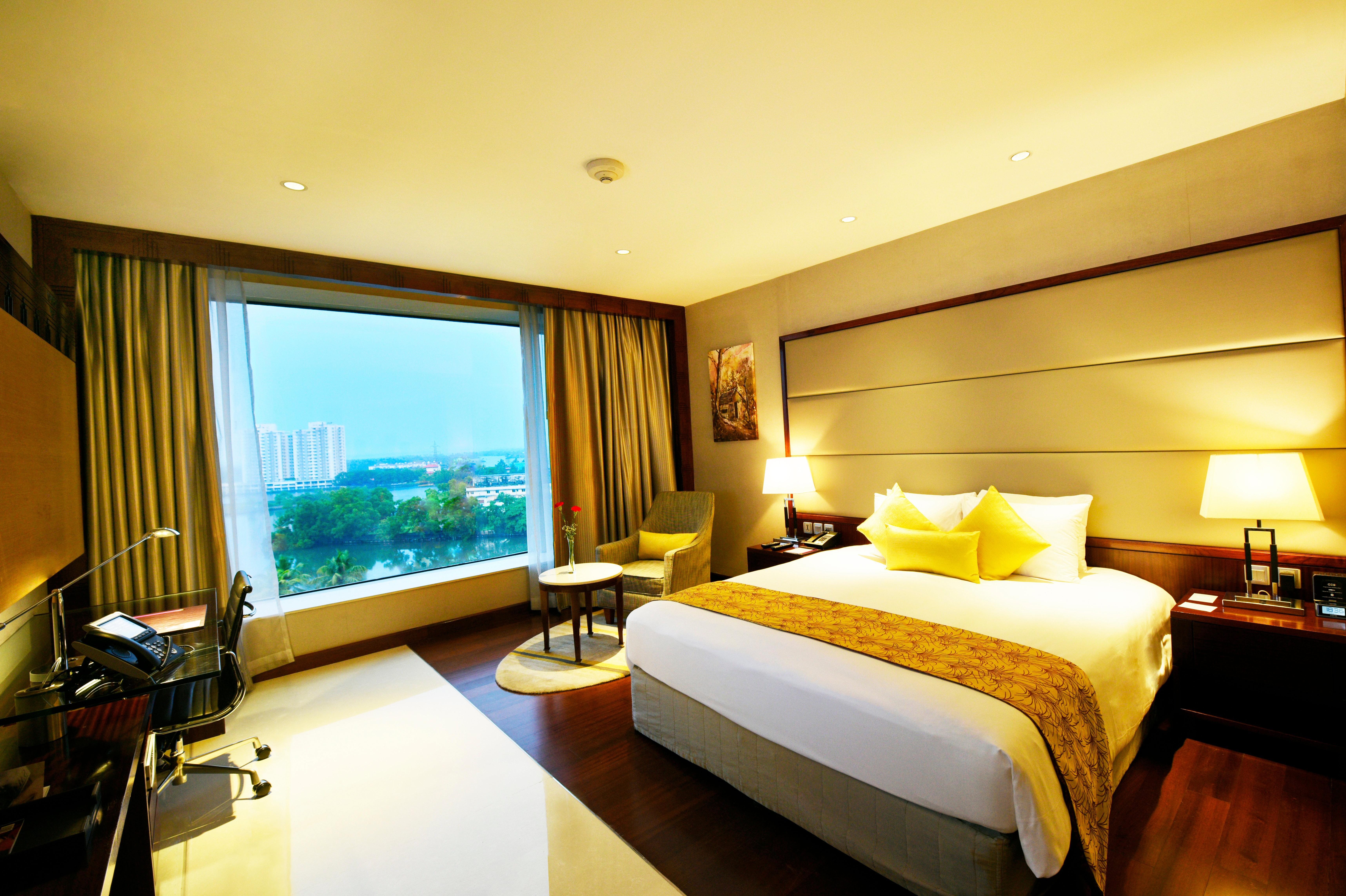Crowne Plaza Kochi By Ihg Hotel Exterior foto A room at the hotel