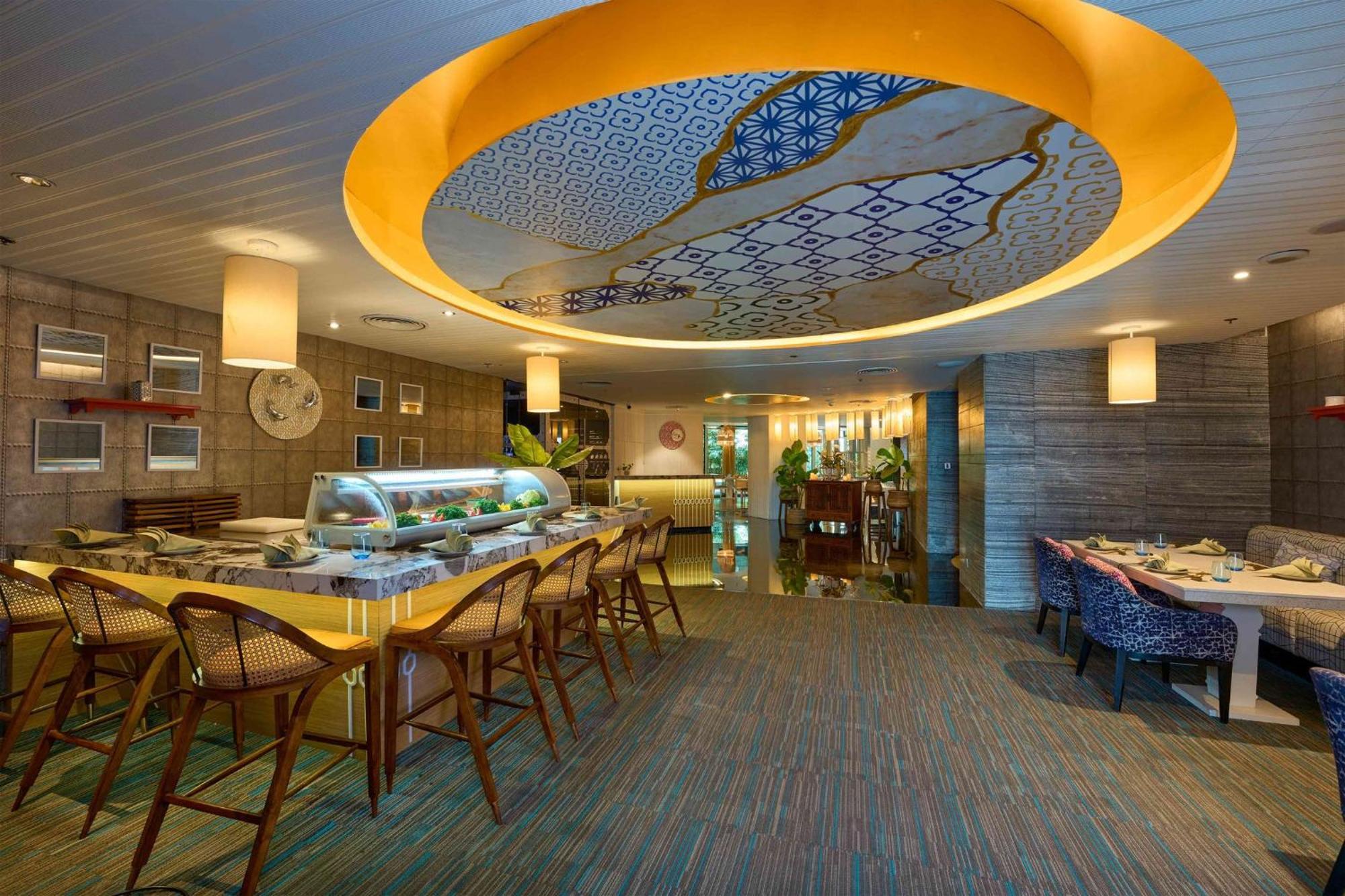 Crowne Plaza Kochi By Ihg Hotel Exterior foto The restaurant