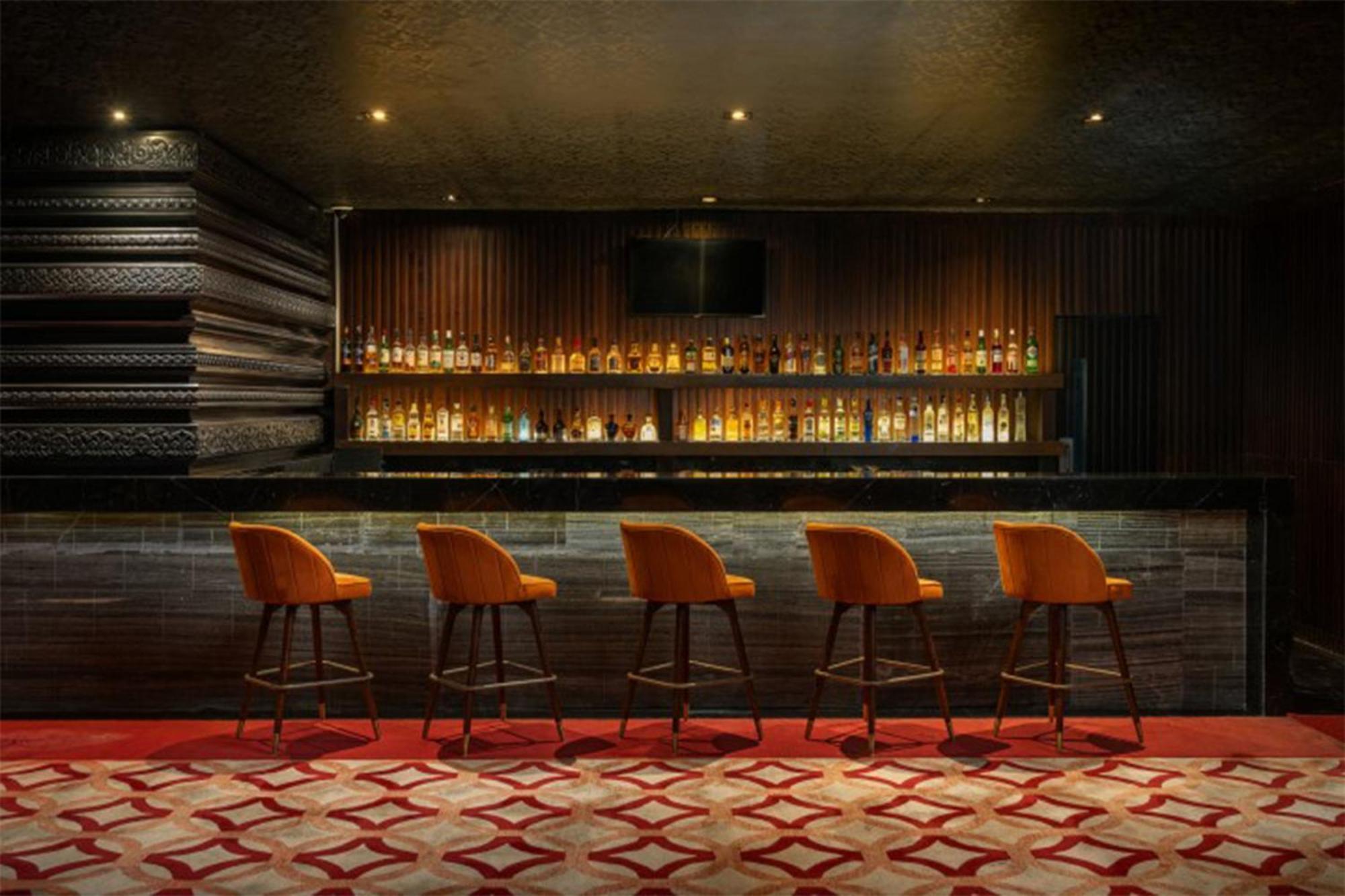 Crowne Plaza Kochi By Ihg Hotel Exterior foto The bar at the 1900